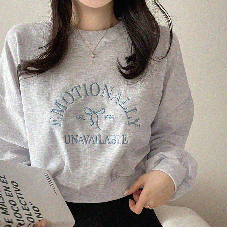 【現貨navy】🪡Emotionally刺繡短款衛衣