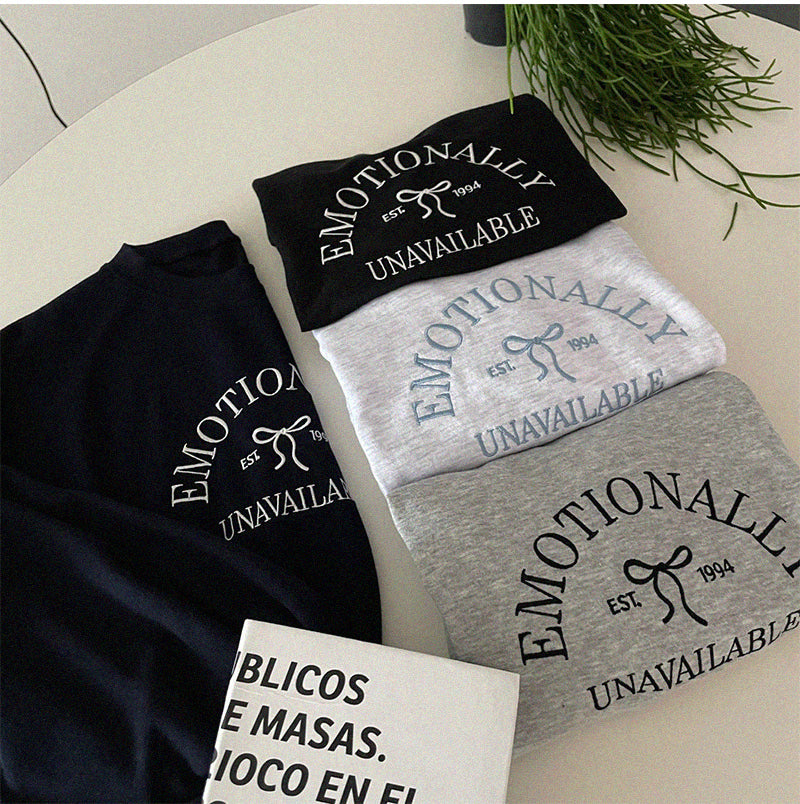 【現貨navy】🪡Emotionally刺繡短款衛衣
