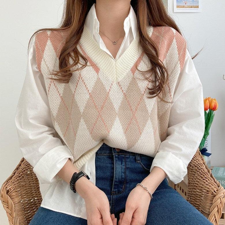 【現貨Beige】撞色菱格針織背心<KR> - IKIMSTORE