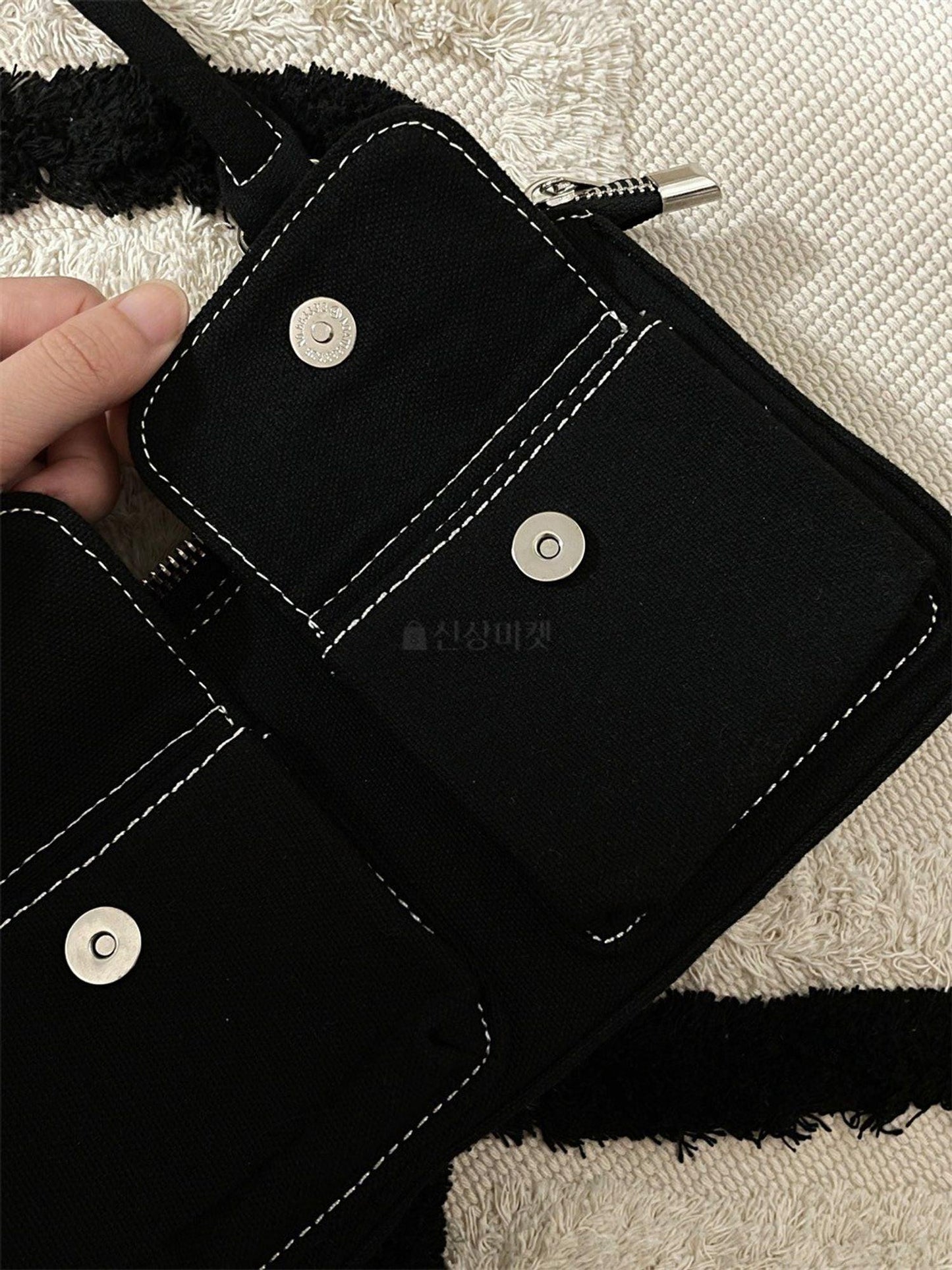 【現貨】韓系個性!牛仔明縫線口袋單肩包 - IKIMSTORE