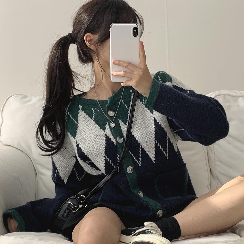 【現貨杏綠】撞色菱格口袋針織外套 - IKIMSTORE