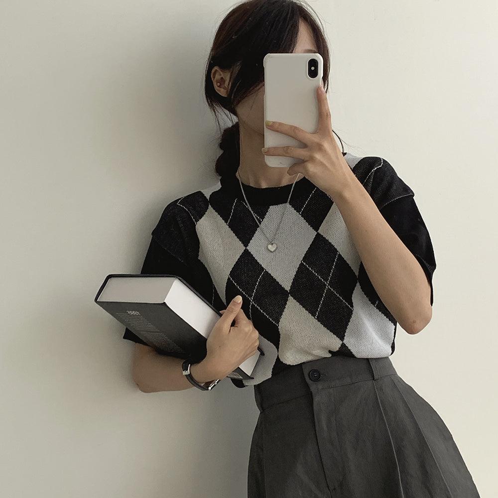 【可愛】韓製溫柔撞色菱格針織上衣<KR> - IKIMSTORE