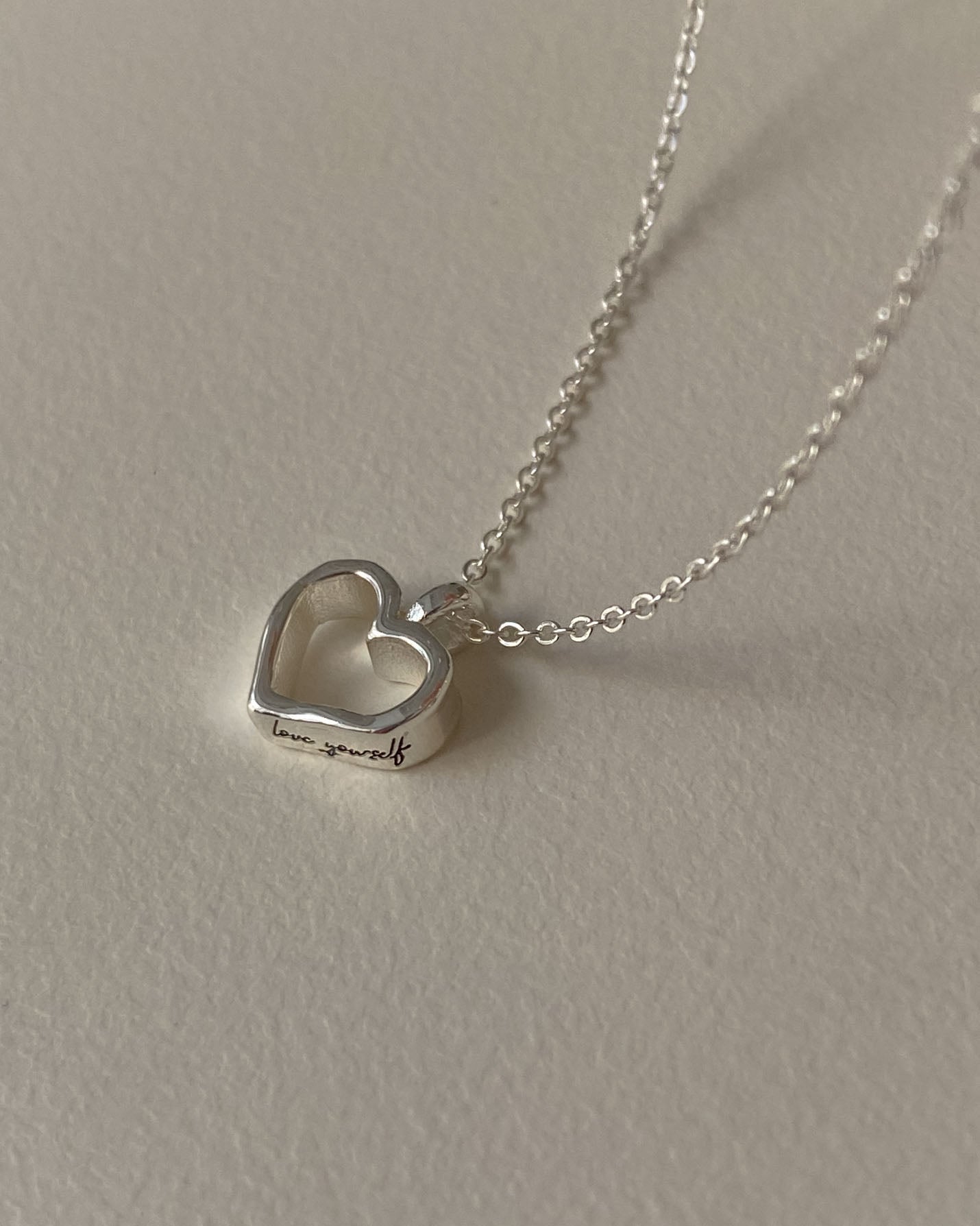 【現貨】Love yourself🤎心形刻字頸鏈