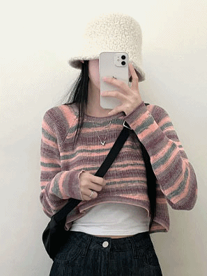 彩虹條紋短版針織上衣