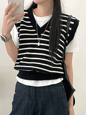 【現貨白】V領條紋針織背心 - IKIMSTORE