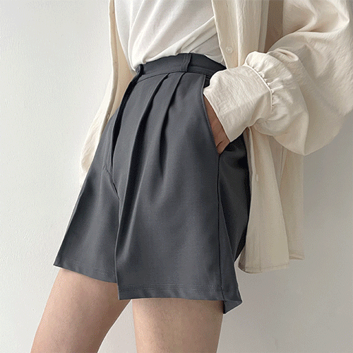 褶位後腰橡筋西裝短褲<KR> - IKIMSTORE