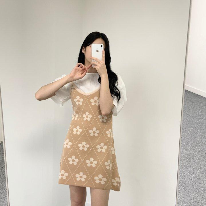 【現貨黑、藍】🌸花花圖案針織背心連衣裙 - IKIMSTORE