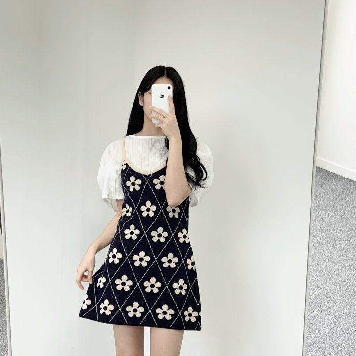 【現貨黑、藍】🌸花花圖案針織背心連衣裙 - IKIMSTORE
