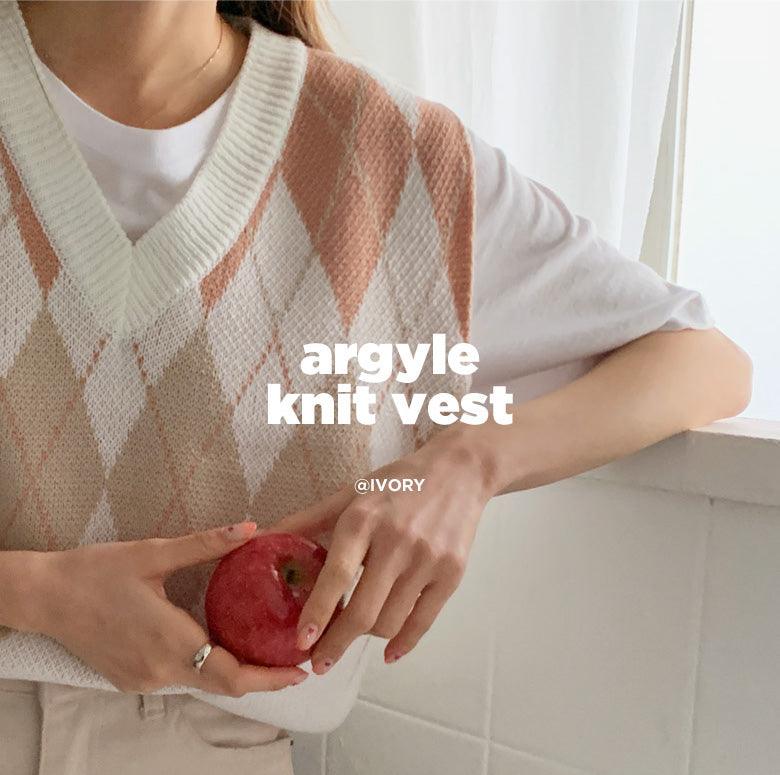 【現貨Beige】撞色菱格針織背心<KR> - IKIMSTORE