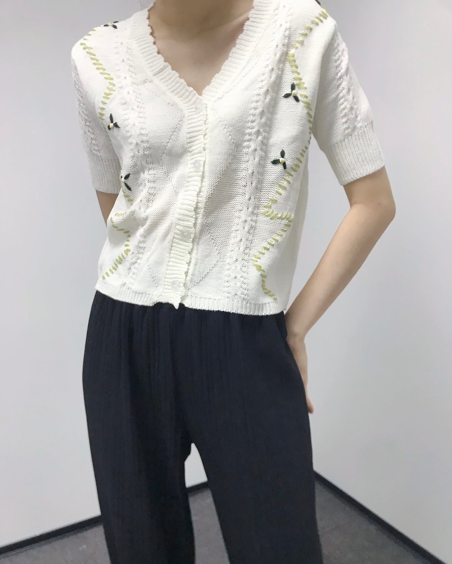 【現貨】立體花花縫線針織開衫 - IKIMSTORE